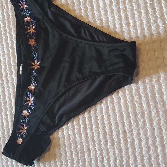 Bikini - Picture 5 of 7